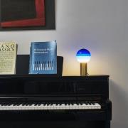 MARSET tafellamp Dipping Light, hoogte 22 cm, blauw/messing