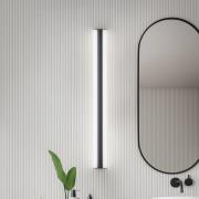 Helestra LED spiegellamp LOOM, lengte 90 cm, zwart, IP44