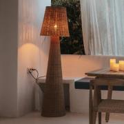 Newgarden vloerlamp Lola, houtkleurig, rotan, IP54